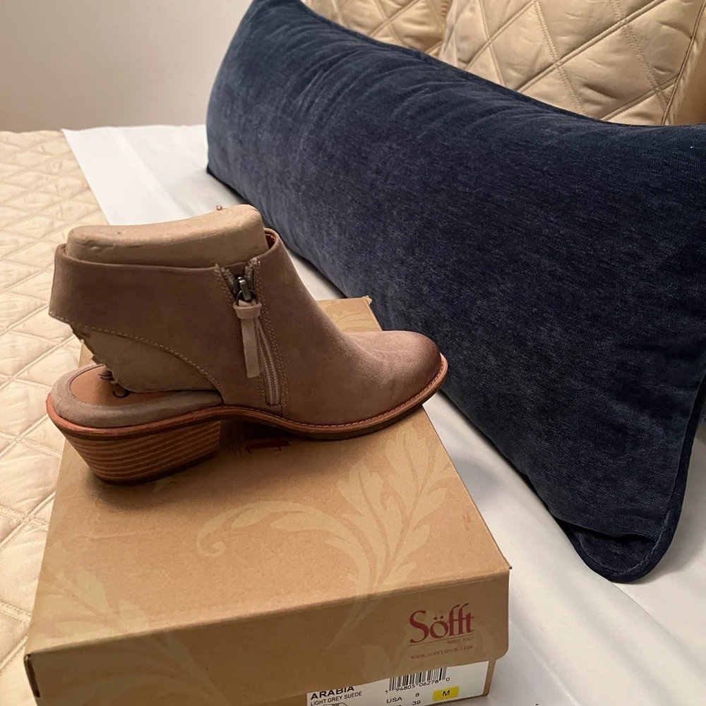 Sofft Light Tan Booties in size 8 - Picture 1 of 4